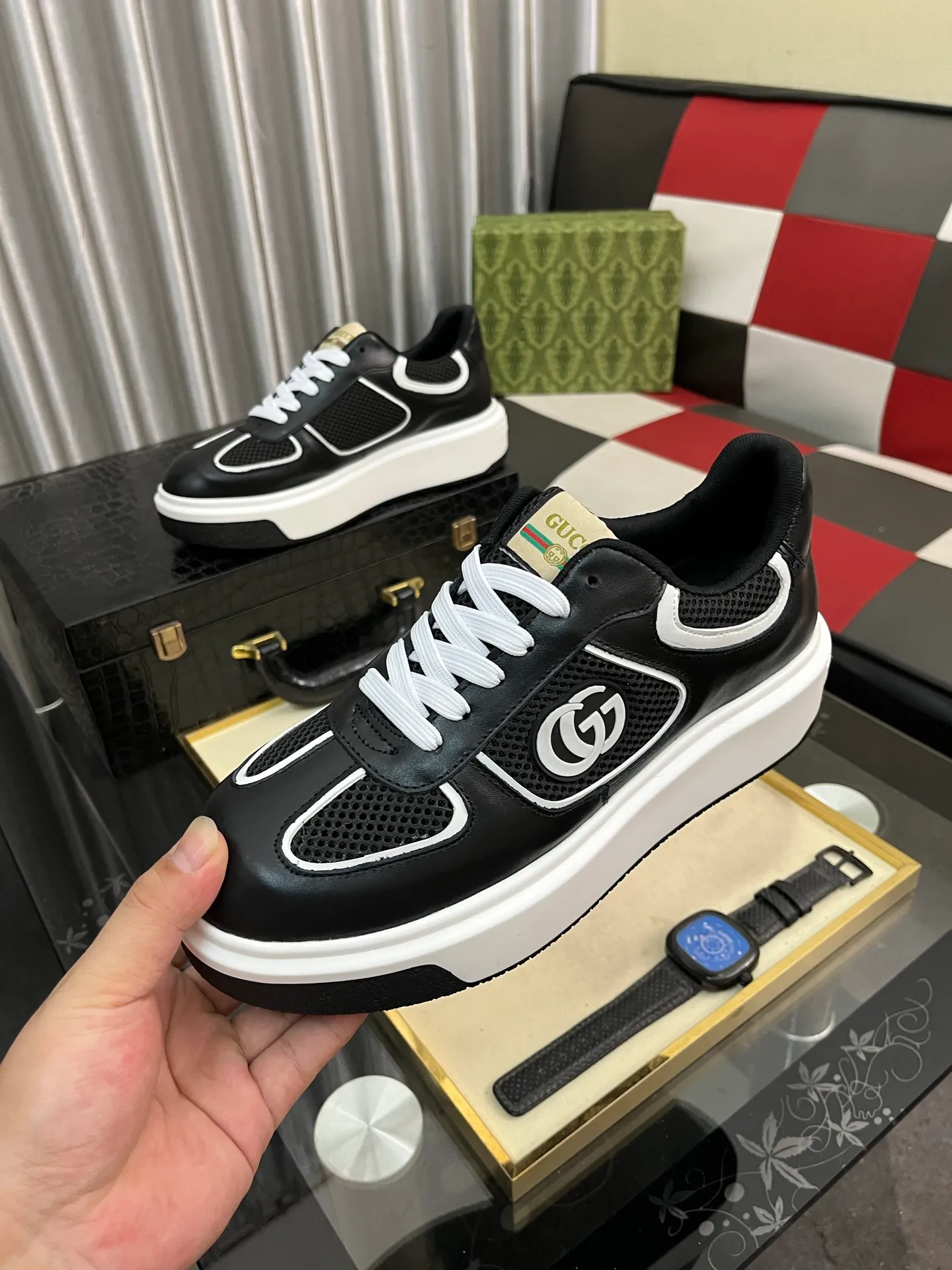 Men's Men's Shoes 💰458⌚️⌚️ [Gucci·Gucci] Original quality. ~ Unique modern style sneakers. 🏃A must-have casual shoe for trendy men😍😍 Original brand imported from Italy, imported original leather, sheep lining (refuses to discolor and grind feet) Sole: Original sole provided by the original factory, French lazy style design ⚠️Fit to the feet, original quality, super comfortable original sole. Just like shooting the real thing 🎬The real thing is better Code number: 38-442️⃣Colors available